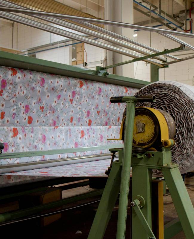 tinova-trapuntificio-copriletti-plaid-como-srotolamento(1)